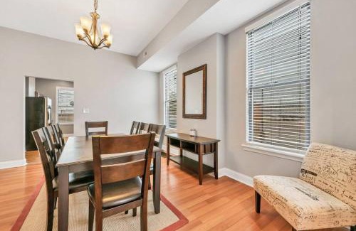 St. Louis House | St Louis Tower Grove Two-Story Townhome Perfect for Groups Side B