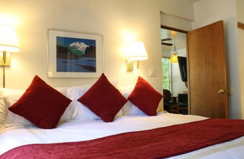 West End Cabin | St Moritz Lodge and Condominiums