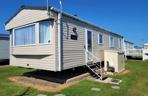 Clacton-on-Sea House | St Osyth- Sleeps8-freeparking-wifi-holidaypark