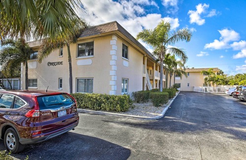 St. Pete Beach Apartment | St. Pete Condo: Walking Distance to Beach!