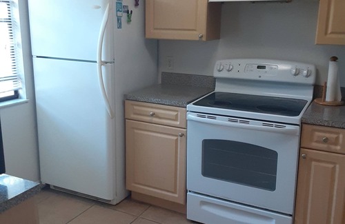 Pinellas Point House | St. Petersburg 2 Bed/2 Bath in gated community