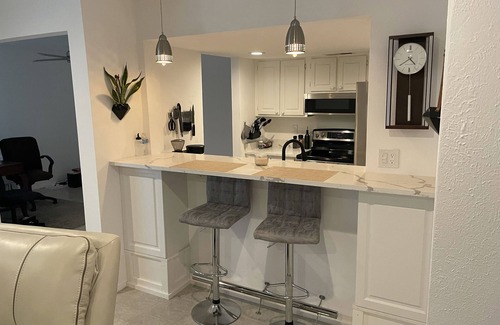 Bayview Condo | St Petersburg 3-bedroom condo steps from Bay, Pools, Hot Tub, Tennis Courts etc.