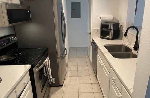 Bayview Condo | St Petersburg 3-bedroom condo steps from Bay, Pools, Hot Tub, Tennis Courts etc.