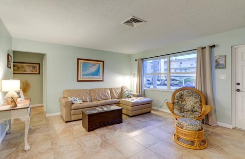 South Pinellas Community Council House | St Petersburg Home with Yard and Grill 2 Mi to Beach!