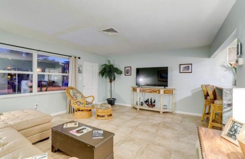 South Pinellas Community Council House | St Petersburg Home with Yard and Grill 2 Mi to Beach!