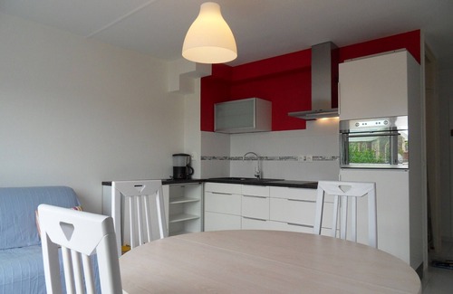 Saint-Quay-Portrieux Apartment | St Quay Portrieux apartment T2, south terrace.50m from the beach,private parking