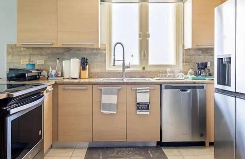 Herreras Condo | St. Regis 2 King Updated Near Beach/Pool