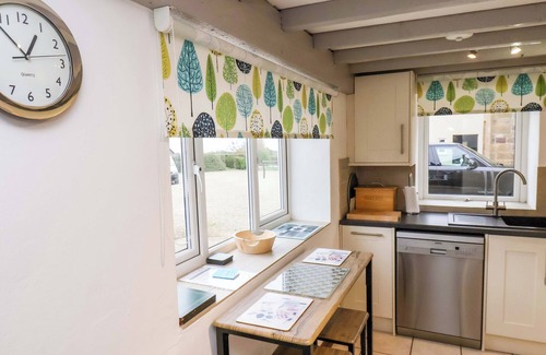Fylingdales Cottage | STABLE COTTAGE, family friendly, with a garden in Robin Hood’s Bay