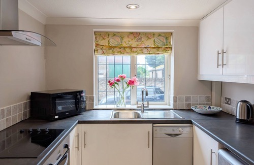Pulborough Cottage | Stable Cottage - Pulborough - a cottage that sleeps 2 guests in 1 bedroom