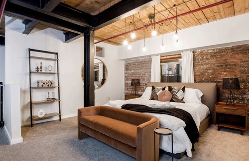 Cabbagetown Condo | Stacks on Stacks Summ