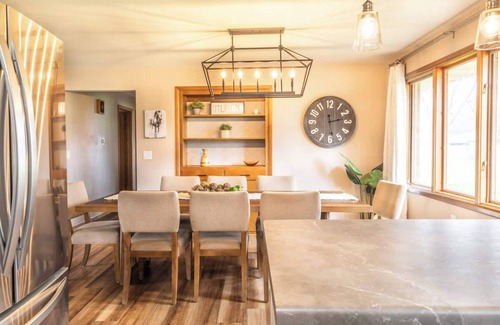 Ashwaubenon House | Stadium District Resch 3 BR Sleeps 8