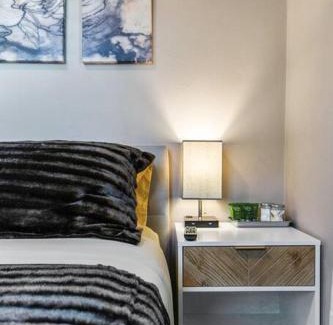 Green Bay House | Stadium District walking distance, Tailgate Garage