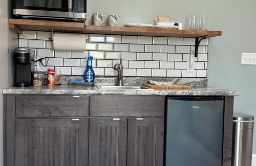 Babe Denny House | Stadium Stay #3, Walk to Lucas oil Stadium and convention center, free parking.