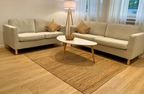Lichtenfels Apartment | Stadtjuwel: Zentral & Modern