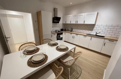 Lichtenfels Apartment | Stadtjuwel: Zentral & Modern
