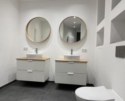 Lichtenfels Apartment | Stadtjuwel: Zentral & Modern