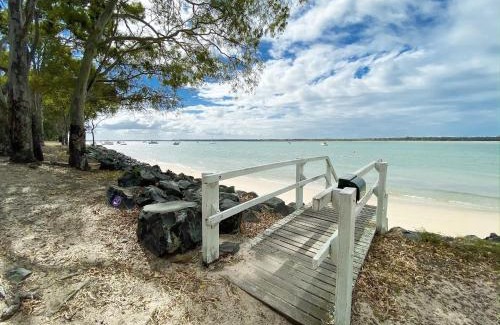 Traviston House | Stafford Hall - Burrum Heads- Riverfront- 3BR- Great Views