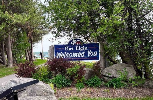 Port Elgin House | Stairway to Beach - Splendid 4 Bedroom Quite Home