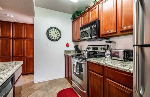 Oak Creek Condo | Stairway to Heaven, 2 min to pool, EV 2nd level charger on site!