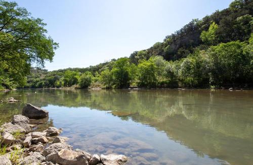 New Braunfels Apartment | Stairway to Heaven RG 204