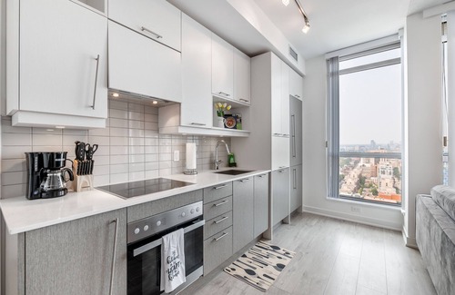 Downtown Toronto Hotel | Stallion Suites - Entertainment District