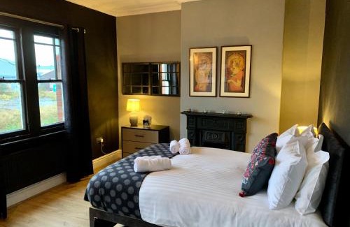 Stoke-on-Trent House | Stamer House by YourStays, Stylish quirky house, with 4 double bedrooms, BOOK NOW!