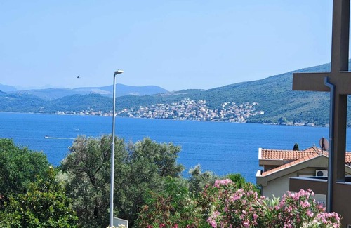 Denovici Apartment | Stan Julietta - With a Boka Bay View Ground Floor With a Residential Parking