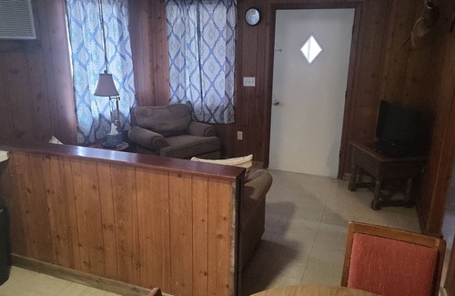 Cadiz Cabin | Stand alone cabin, sanitized, full kitchen.