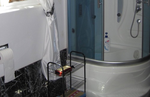 Fair Oaks House | Stand alone Guest House Pool