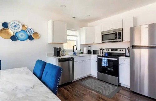 Sandy Cottage | Standalone Cottage - 2Bds/mins to recreation & fun