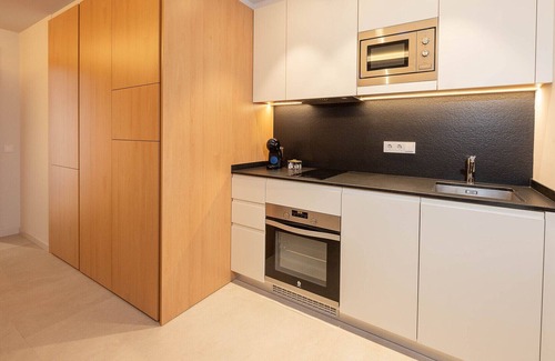 Figueres Apartment | STANDARD APARTMENT C&C