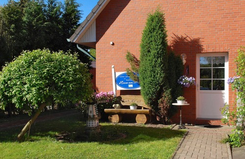 Neuharlingersiel House | Standard double room with balcony - Hotel garni Haus Am Meer