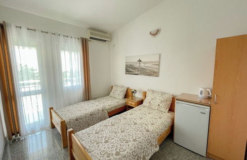 Bar Bed & Breakfast | Standard Double or Twin room, Centre of Bar