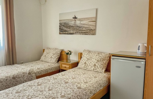 Bar Bed & Breakfast | Standard Double or Twin room, Centre of Bar