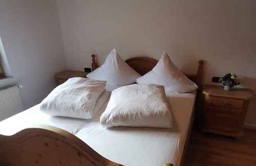 Hirschegg House | Standard double room with shower / WC - Gasthof Hirsch
