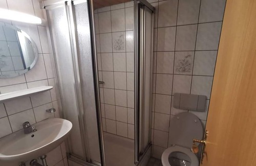 Hirschegg House | Standard double room with shower / WC - Gasthof Hirsch