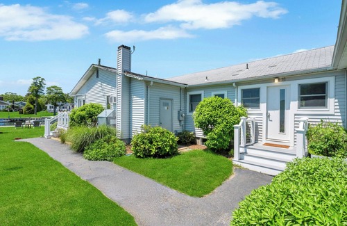 Hampton Bays House | Standard Room in Boutique Hotel, the Heart of Hampton Bays, Waterfront.
