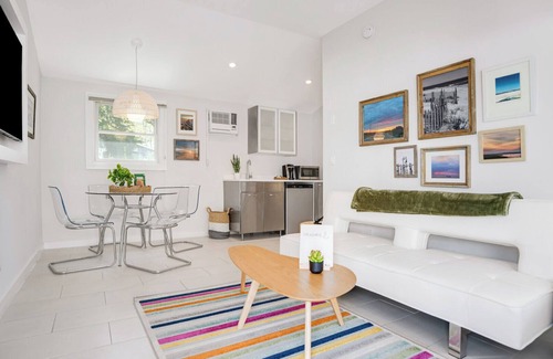 Hampton Bays House | Standard Room in Boutique Hotel, the Heart of Hampton Bays, Waterfront.