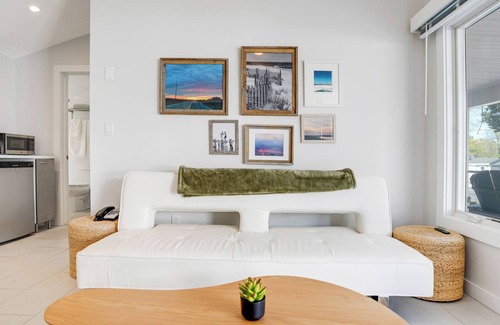 Hampton Bays House | Standard Room in Boutique Hotel, the Heart of Hampton Bays, Waterfront.