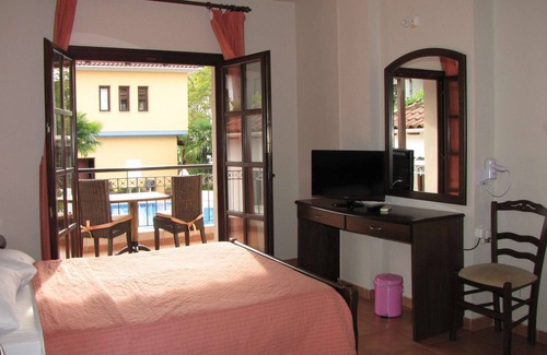 Kala Nera House | Standard studio ground/first floor for 2 adults+1 child - pool view #6/9