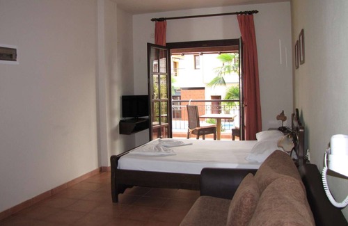 Kala Nera House | Standard studio ground/first floor for 2 adults+1 child - pool view #7/8