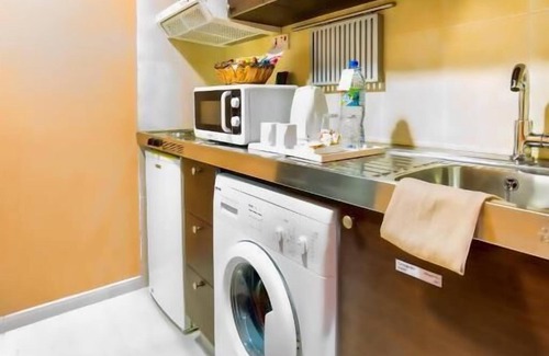 Abu Dhabi City Center Apartment | Standard Studio Near Al Qahwa Al Arabia Cafe By Luxury Bookings