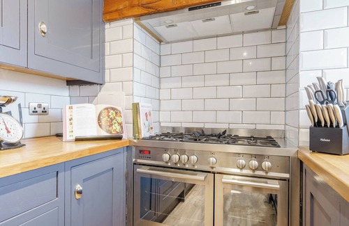 Crawcrook Cottage | Standing in it’s own beautiful grounds, with private garden and hot tub overlooking the waters.