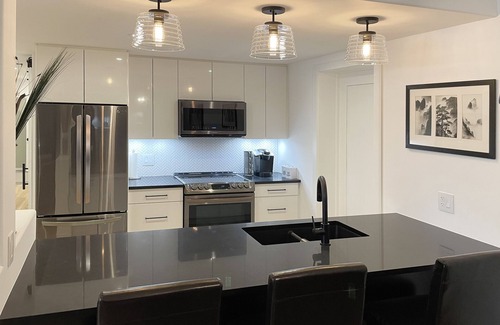 Clearview House | Stanley House - Upscale 2 Bedroom Gem - New Listing