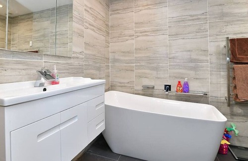 Stanmore Bay House | Stanmore Bay Home with Sea Views