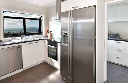 Stanmore Bay House | Stanmore Bay Home with Sea Views