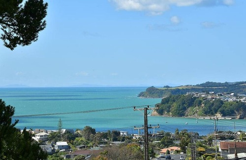 Stanmore Bay House | Stanmore Bay Home with Sea Views