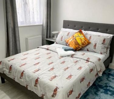 Alibon Apartment | Stanton - 1 Stylish Bedroom