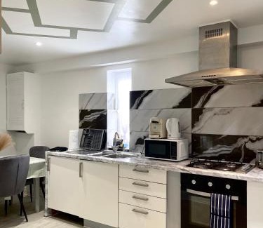 Alibon Apartment | Stanton - Impeccable and stylish 2 bedroom
