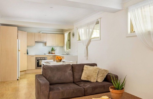 Stanwell Park House | Stanwell Beach Glass House – walk to beach